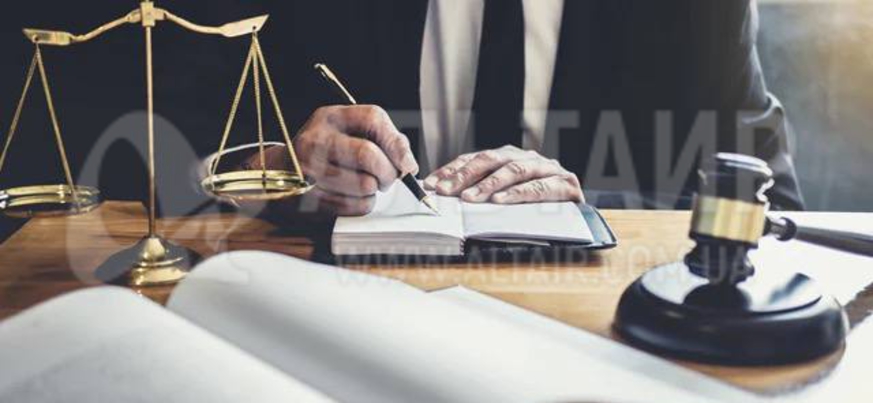 Услуги адвокатов по защите интересов клиентов в суде и других государственных органах